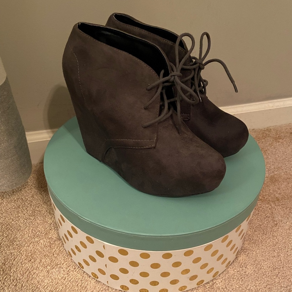Rue 21/Gray/Size 10